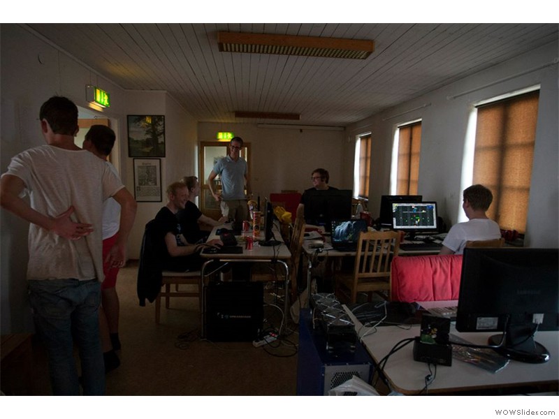 LAN